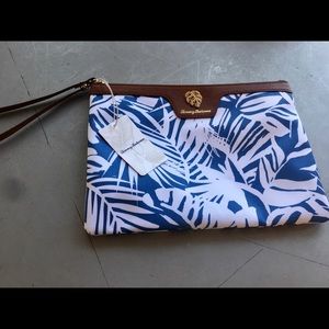 Tommy Bahama NWT wristlet blue palm